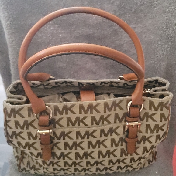 Michael Kors Jet Set Medium Work Tote or Purse Excellent condition - Picture 4 of 11